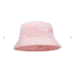 Ariana Grande bucket hat